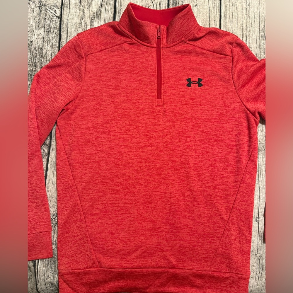 Like new condition. Men’s zip up soft fleece half zip up jacket. Size S